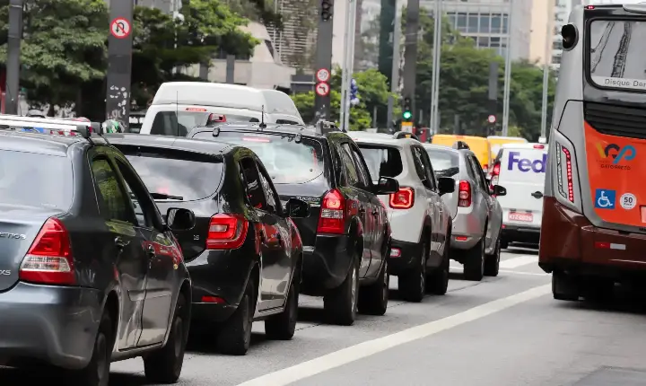 Conheça as penalidades da lei para quem dirige alcoolizado